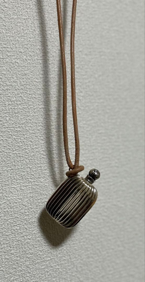 Sara Finchley サラフィンチリー　\"Perfume bottle\"