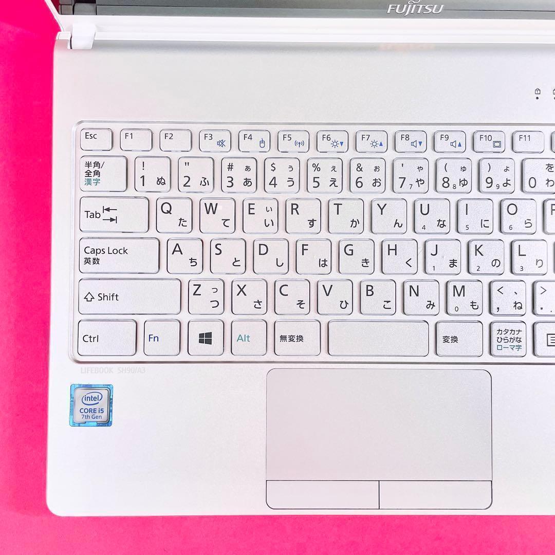 小型軽量❣️タッチパネル✨️可愛い白薄型ノートパソコン✨️カメラ付きサクサク快適SSD