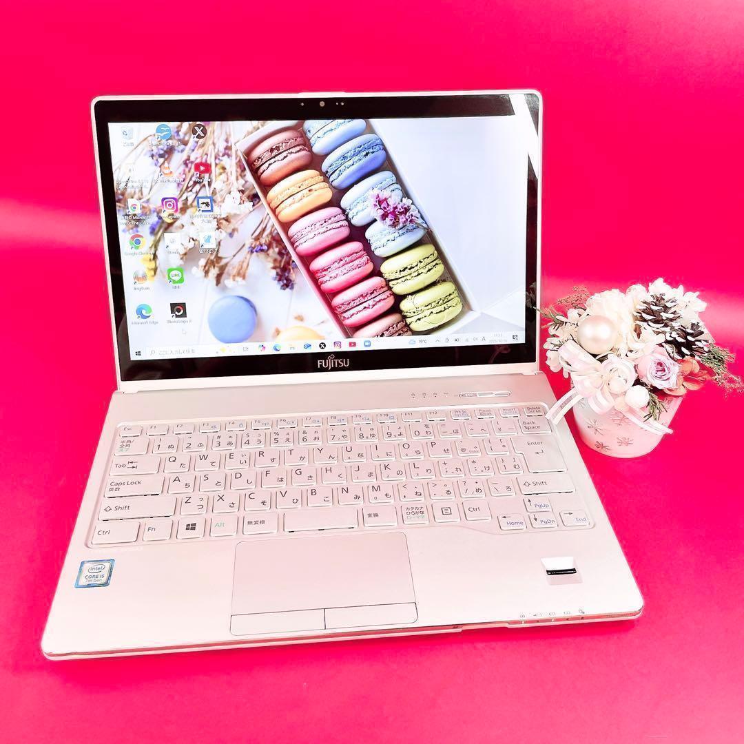 小型軽量❣️タッチパネル✨️可愛い白薄型ノートパソコン✨️カメラ付きサクサク快適SSD