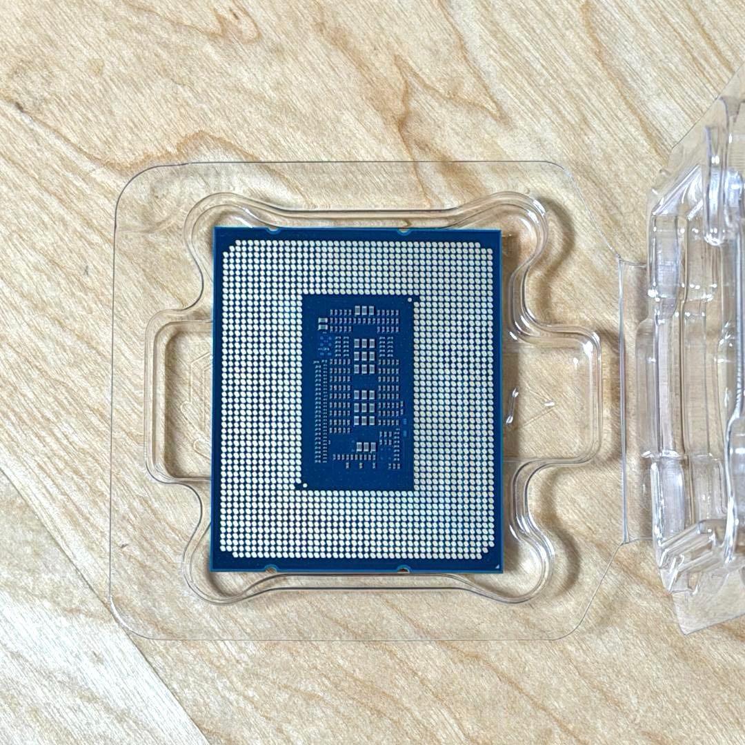 Intel Core i7-12700KF CPU (LGA1700) 定格運用