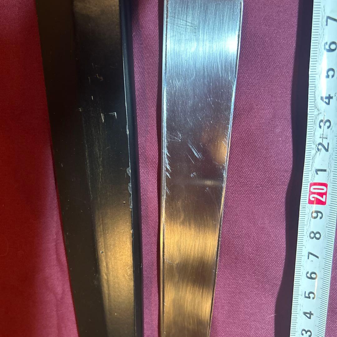 柳刃包丁 ステンレス製 約30cm 鞘付き　本焼き波紋あり。材質不明