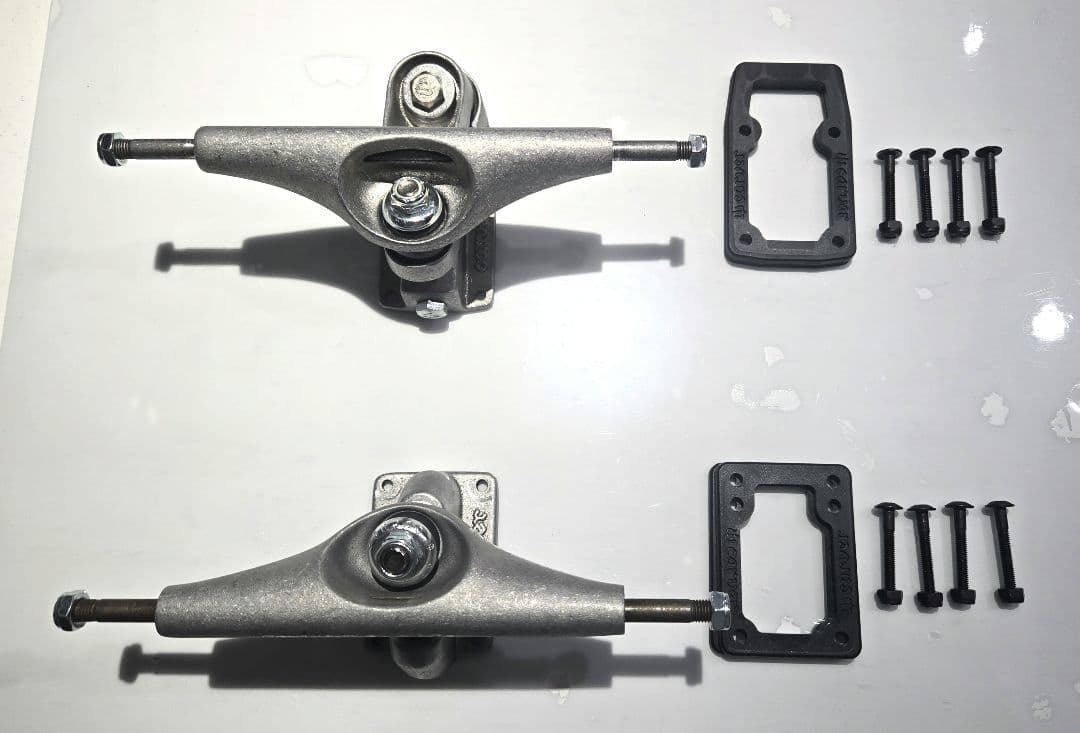 未使用品 carver C7 トラック ブッシュオマケ付き サーフスケート