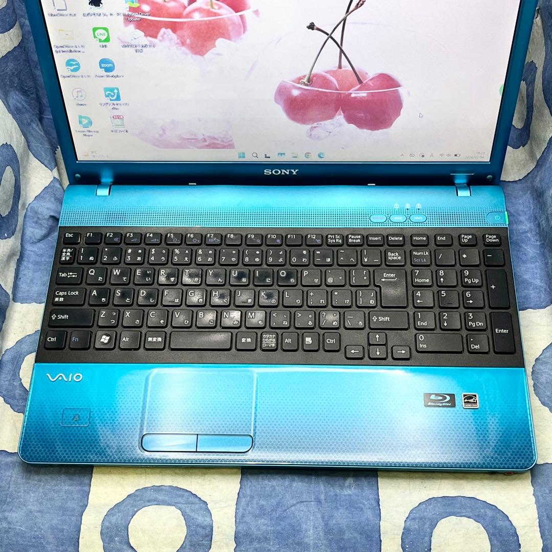 高性能SSD240GB☆i7☆人気のVAIO♡綺麗なブルー♪カメラ付！Win11