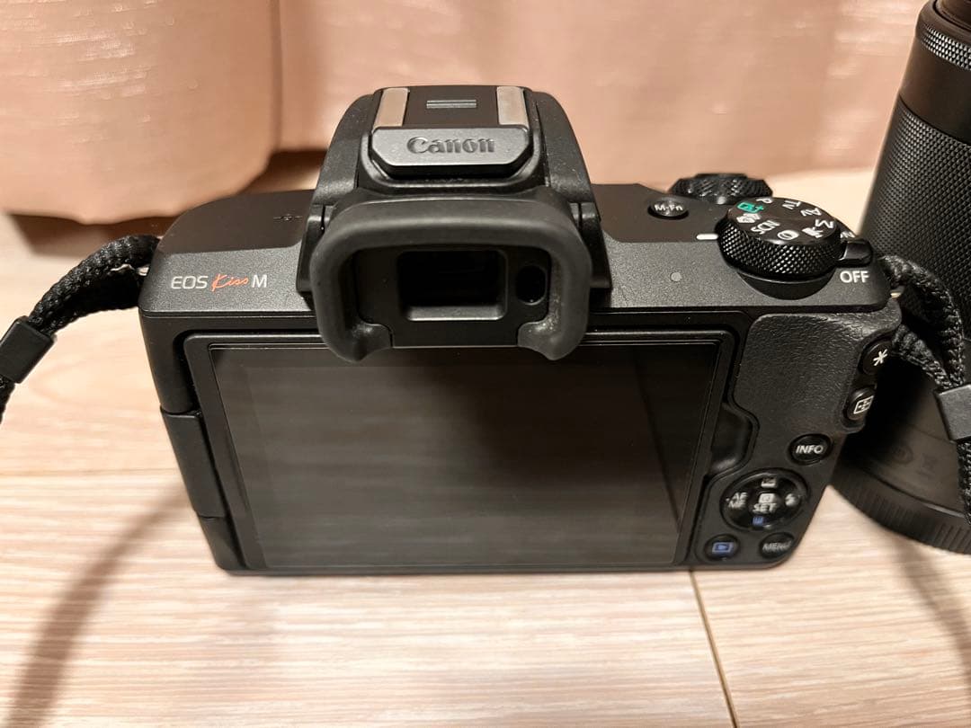 デジタルカメラ EOS Kiss M