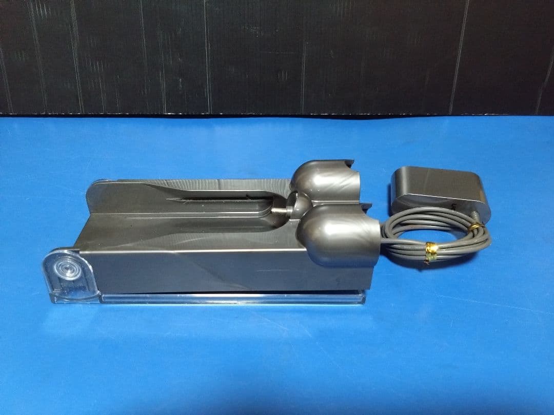 フルセット！状態良好の美品！お買い得品V10 SV-12 コードレスクリーナー①