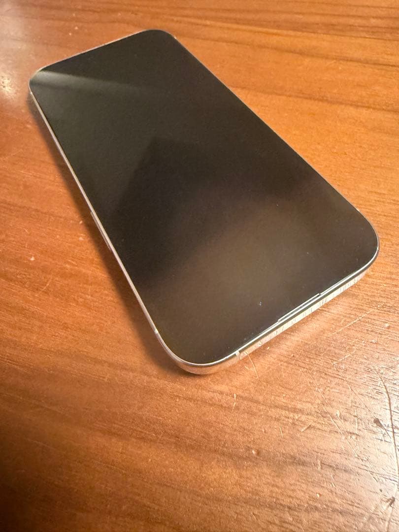 Apple iPhone 16 Pro ホワイトチタニウム 本体