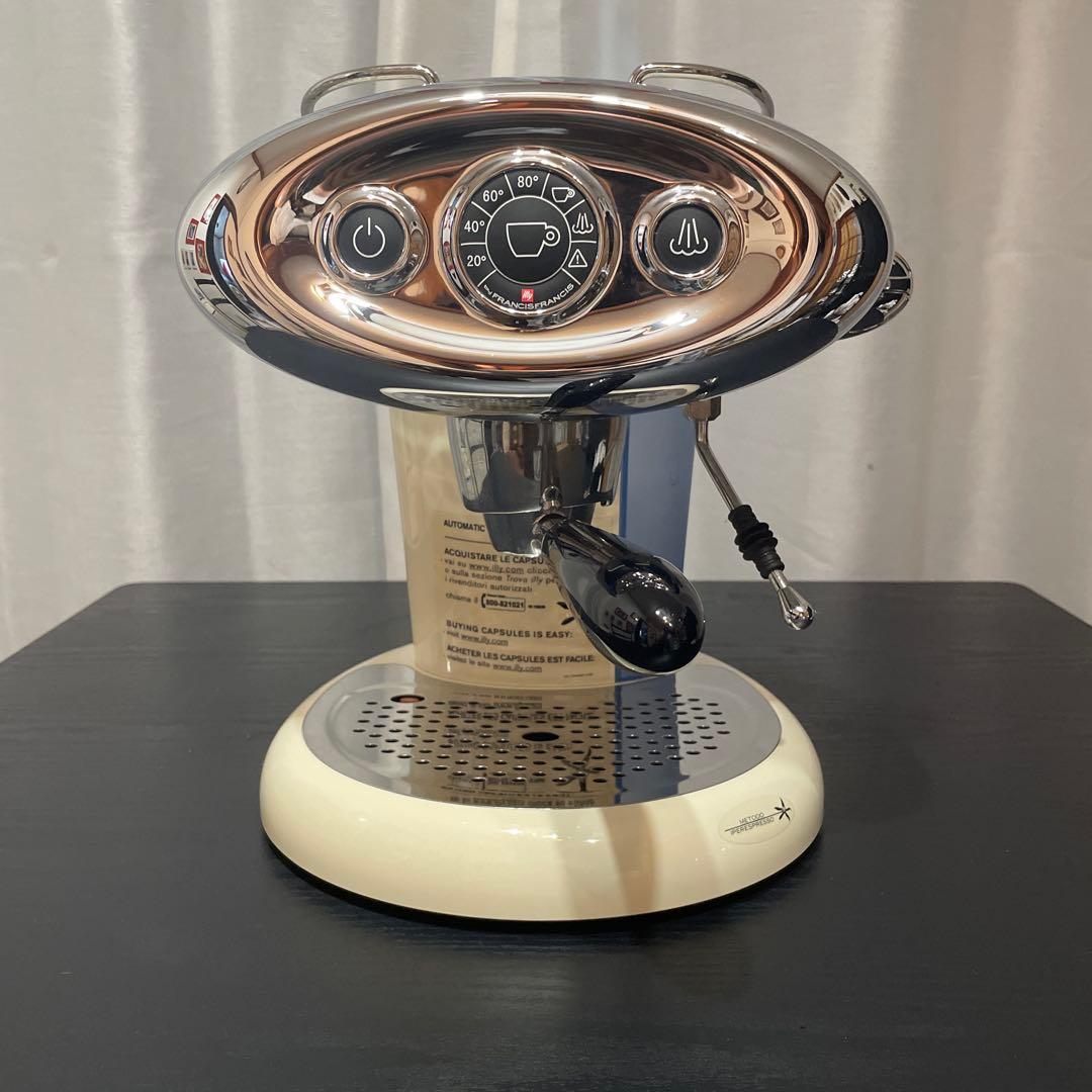 値下げ！illyエスプレッソマシン ホワイト デジタル表示