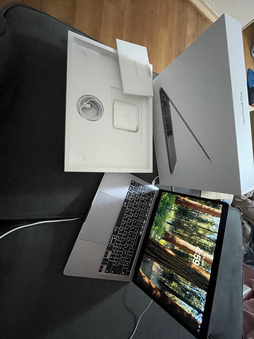 j*u様 Mac Book pro 2020年式　美品　完動品