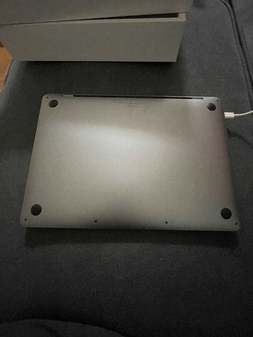 j*u様 Mac Book pro 2020年式　美品　完動品