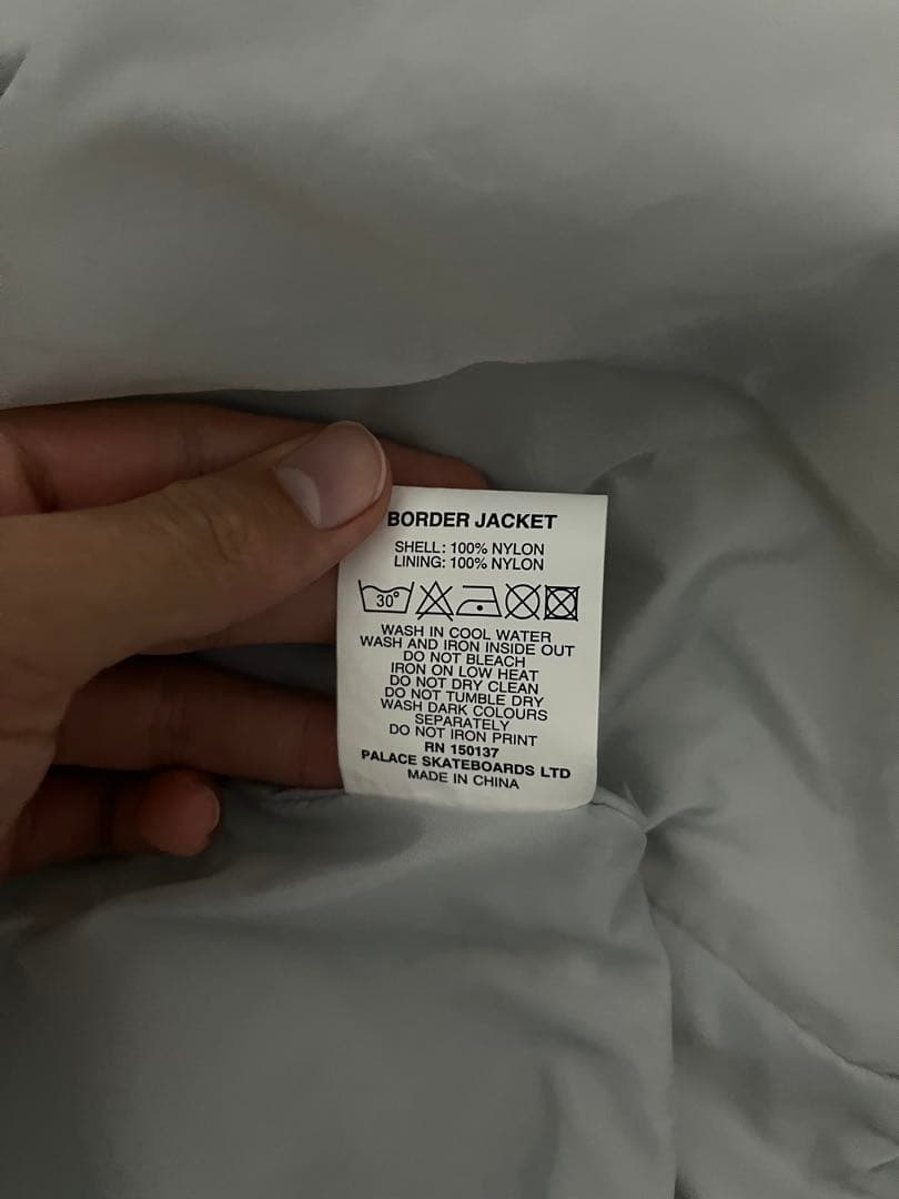 palaceナイロンジャケット