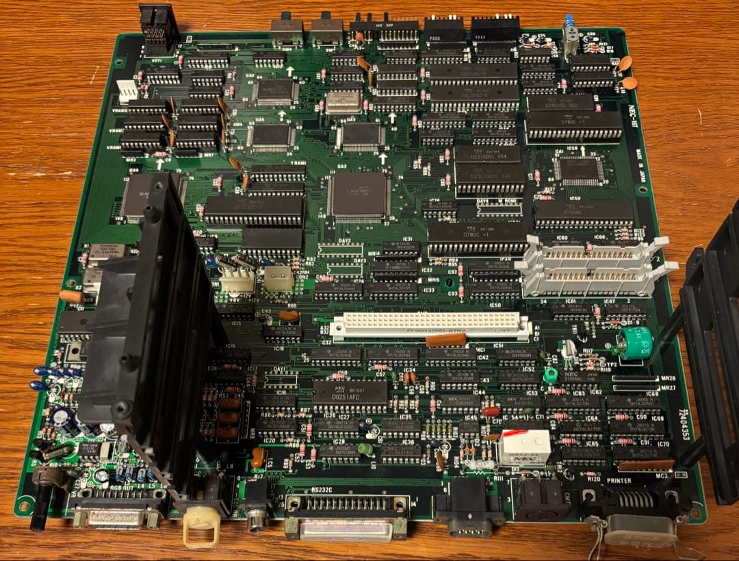 PC-8801mkIIFR 本体とキーボード 動作品
