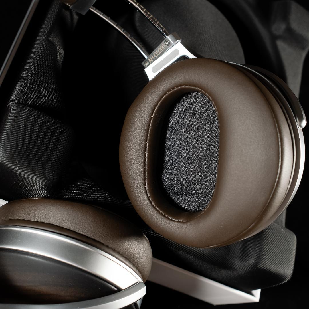 は*読様 DENON AH-D5200 ヘッドホン 密閉型 木製ハウジング 美品