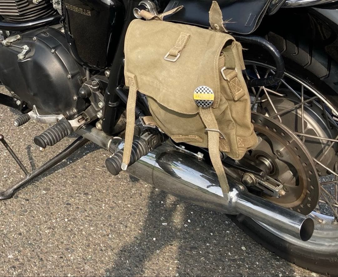 トライアンフ　空冷ボンネビル　T100