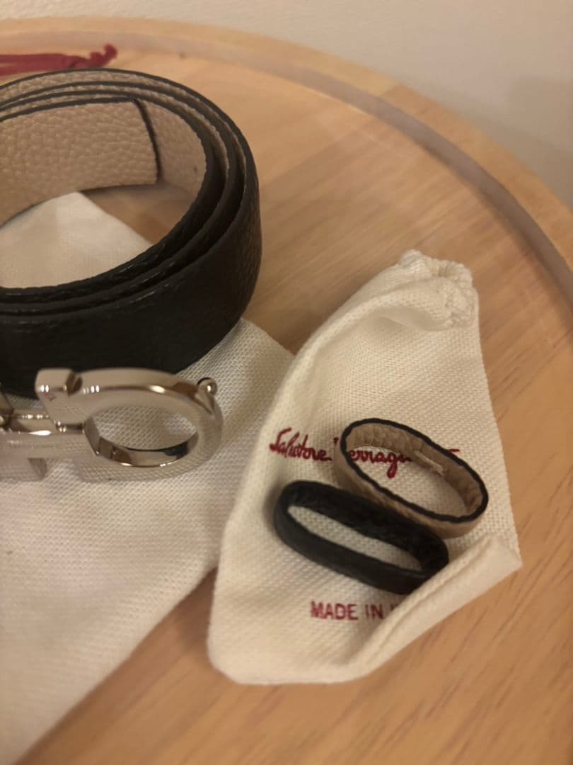 Salvatore Ferragamo ブラック レザーベルト ガンチーニ