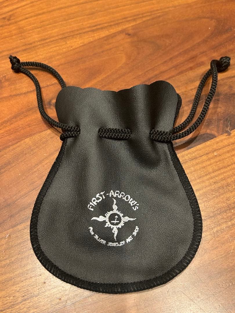 ファーストアローズ　クロスペンダント　ネックレス　k18