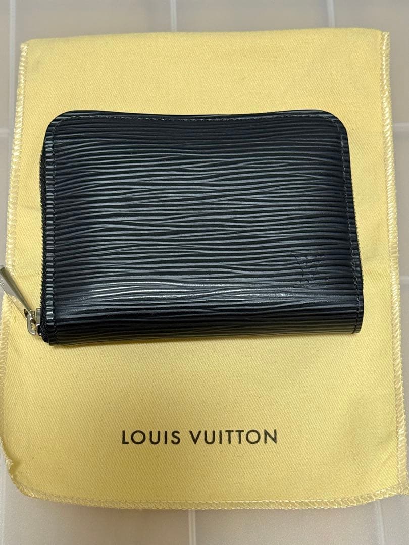 ヴィトン LOUIS VUITTON ジッピー・ パース エピ ブラック