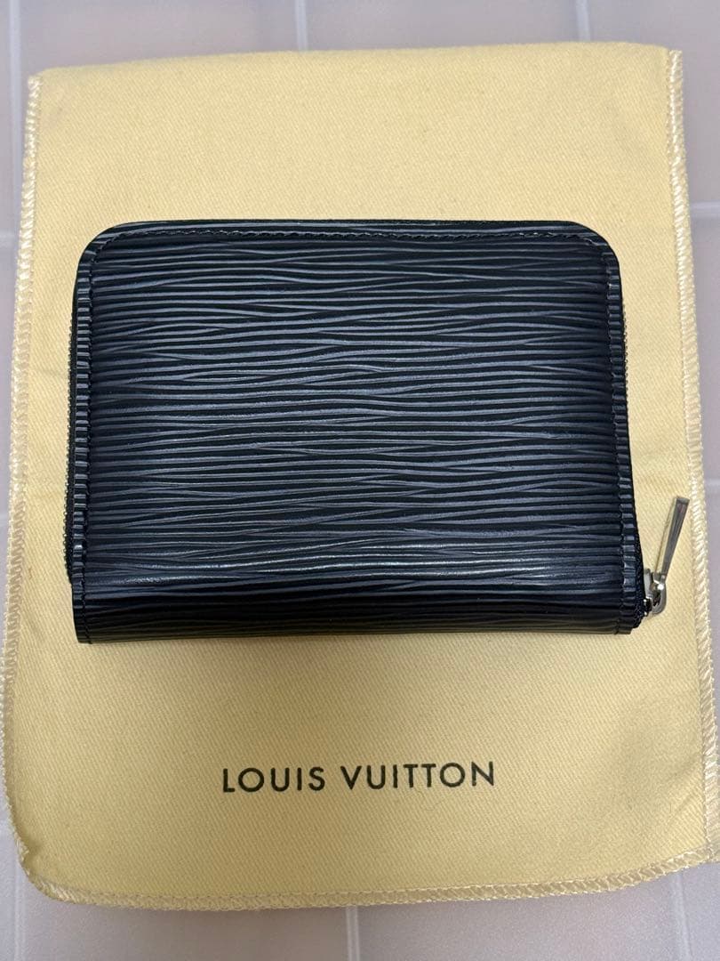 ヴィトン LOUIS VUITTON ジッピー・ パース エピ ブラック