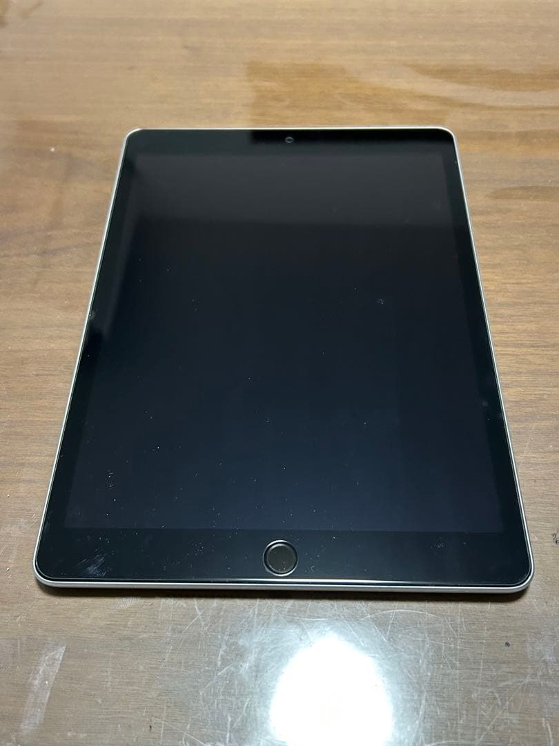 iPad 第9世代　10.2インチ　シルバー