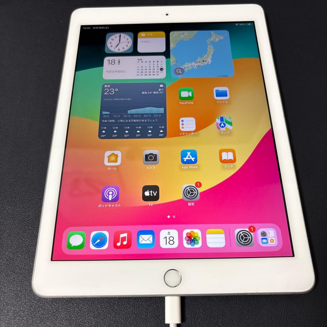 iPad（第6世代） シルバー 32GB Wi-Fiモデル　タブレットケース