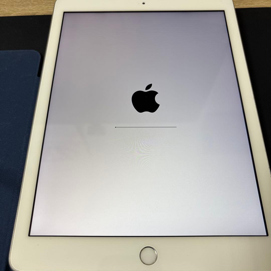 iPad（第6世代） シルバー 32GB Wi-Fiモデル　タブレットケース