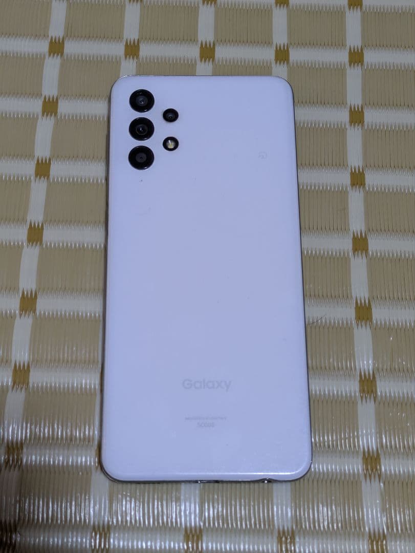 Samsung Galaxy A32 5G ホワイト