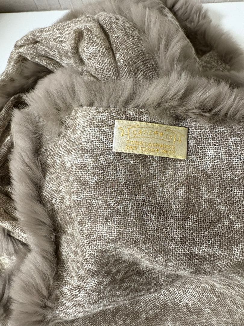 ピュアカシミヤのファートリミング ショール グレージュ