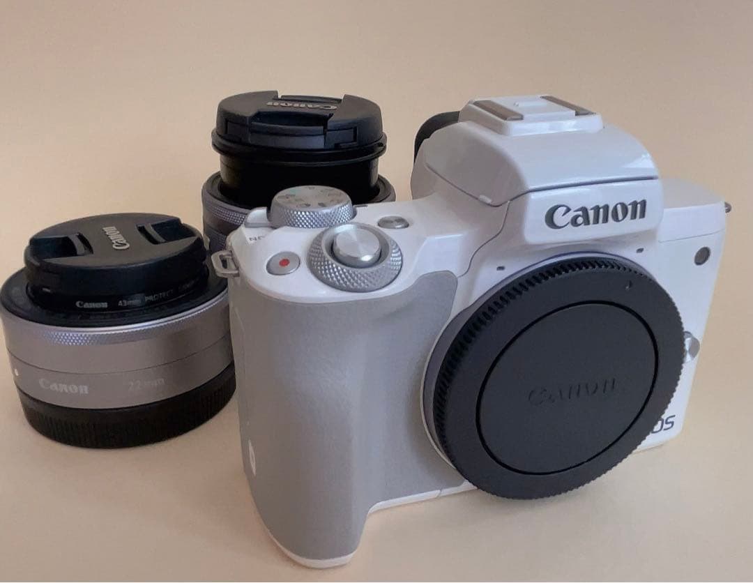 EOS Kiss M ダブルレンズキット　中古　canon