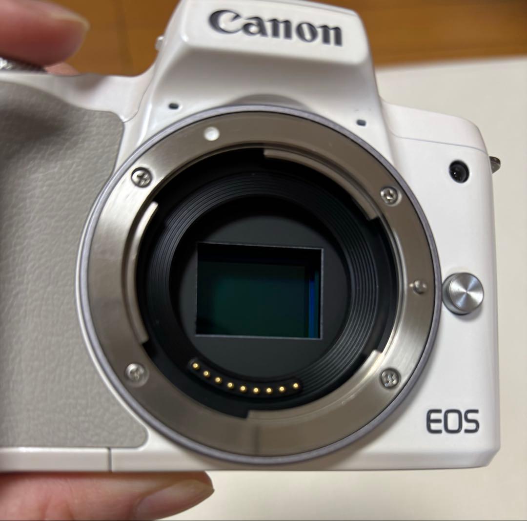 EOS Kiss M ダブルレンズキット　中古　canon