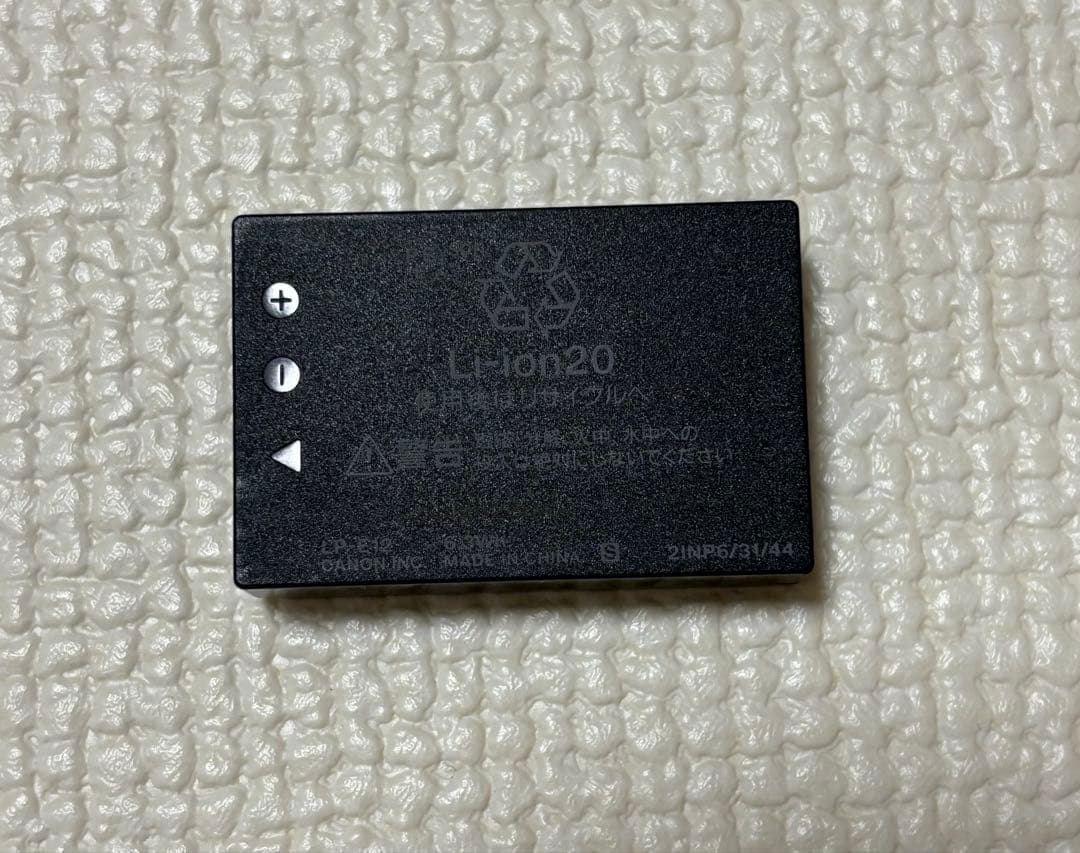 EOS Kiss M ダブルレンズキット　中古　canon