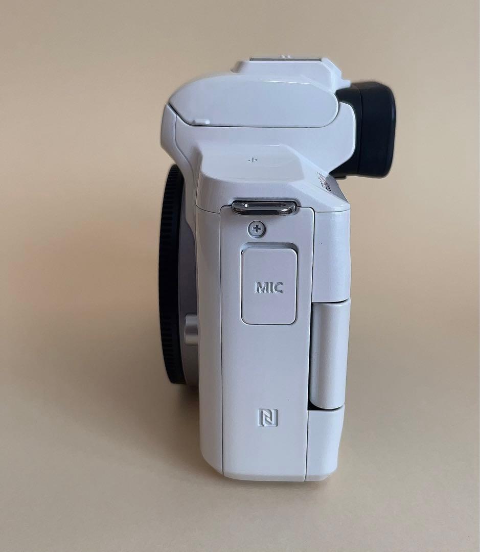 EOS Kiss M ダブルレンズキット　中古　canon