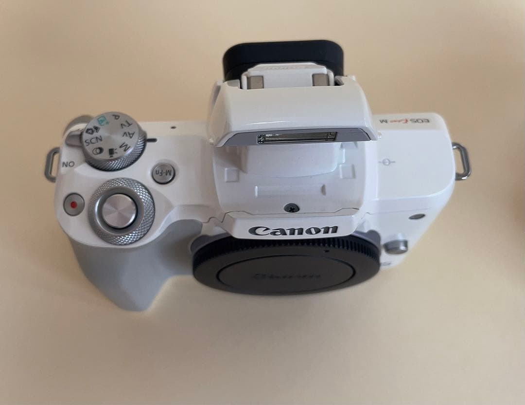 EOS Kiss M ダブルレンズキット　中古　canon