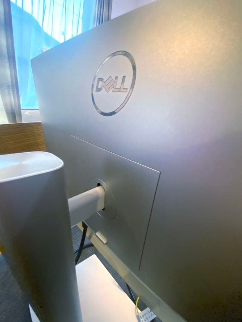 DELL U2421E 24.1インチ IPSパネル　USB Type-Cハブ付