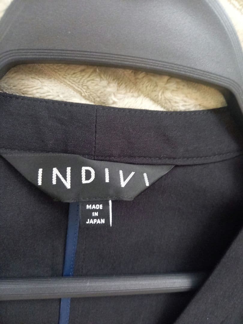 希少大きいサイズ　インディヴィ パンツスーツ ノーカラー リネン 13号ネイビー