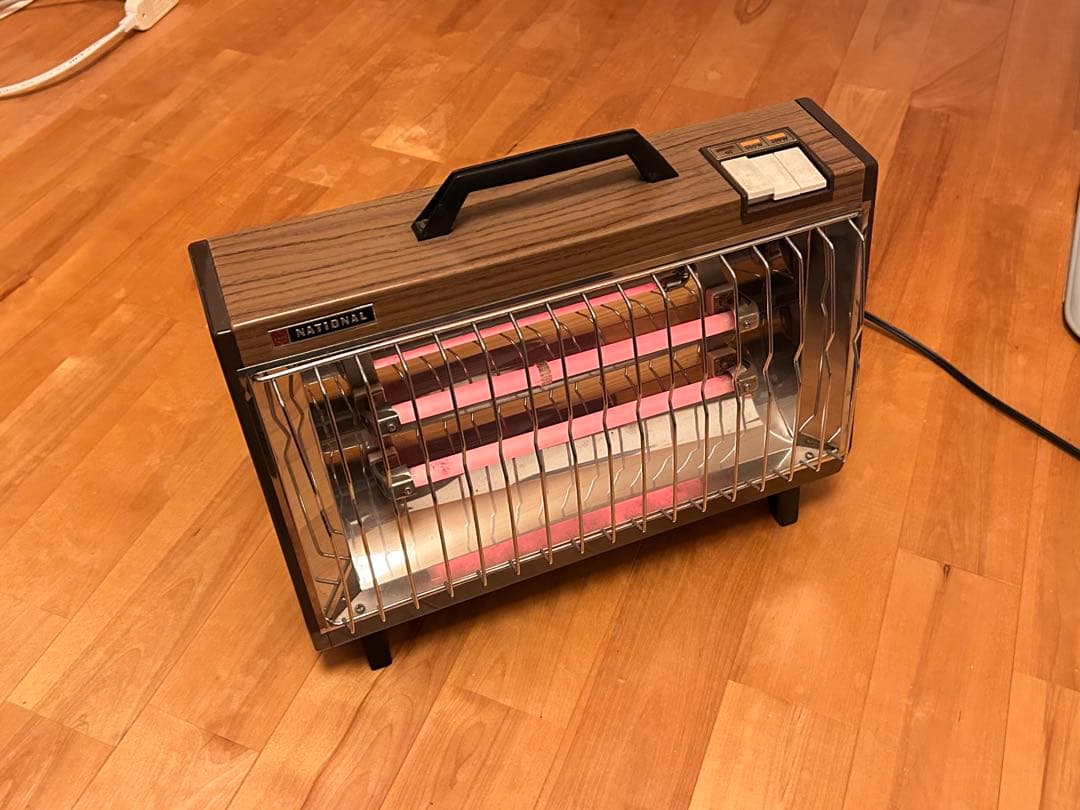 飾っても可愛い　ナショナル電気ストーブ