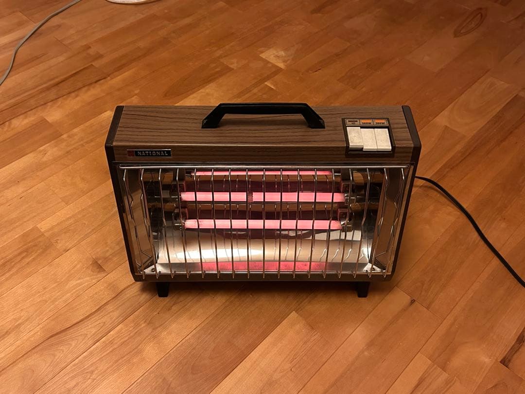 飾っても可愛い　ナショナル電気ストーブ