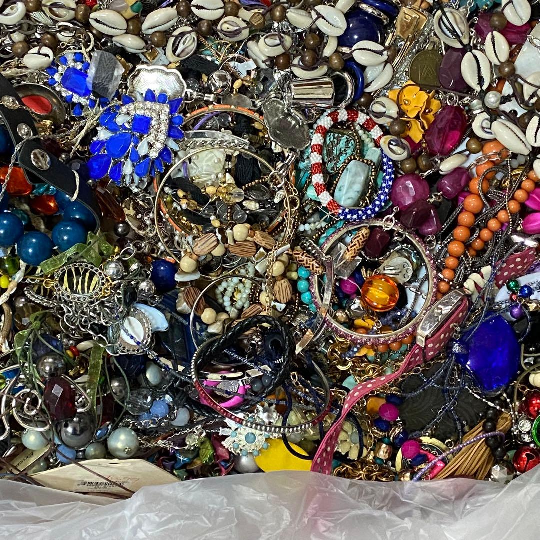 大量　まとめ売り　ジャンク　未選別　アクセサリー色々⑦　約7.9㎏　ネックレス他