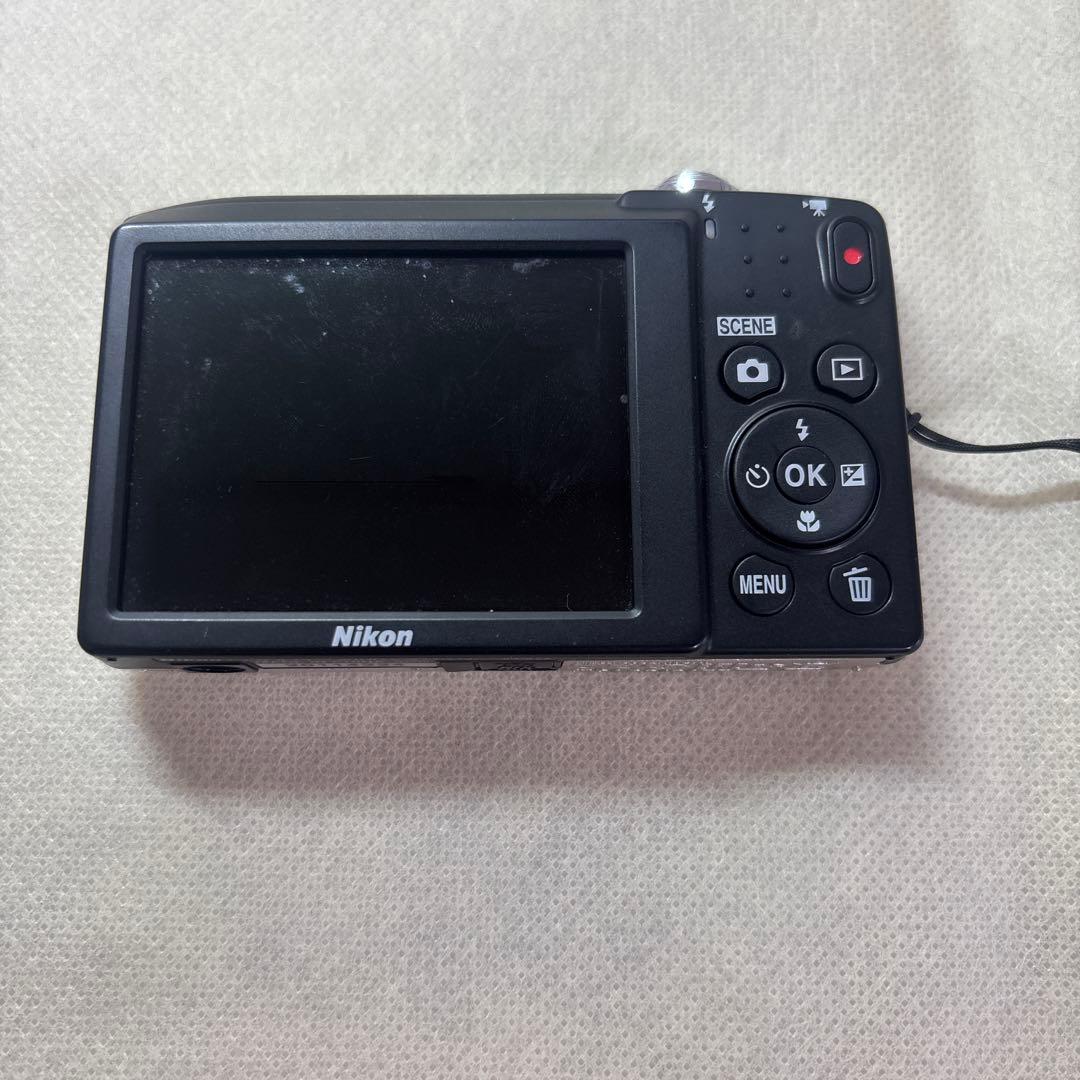 Nikon COOLPIX デジタルカメラ シルバー