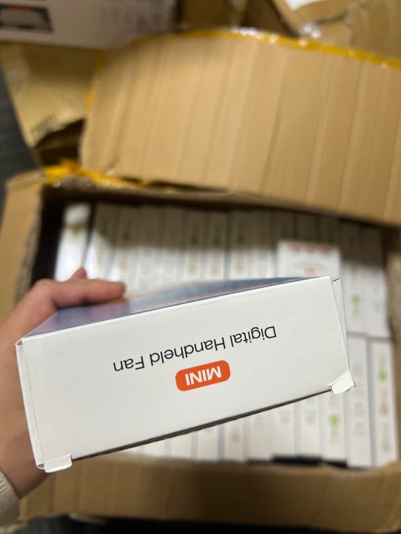 手持ちファン　充電、バッテリー交換どちらも可能　90個