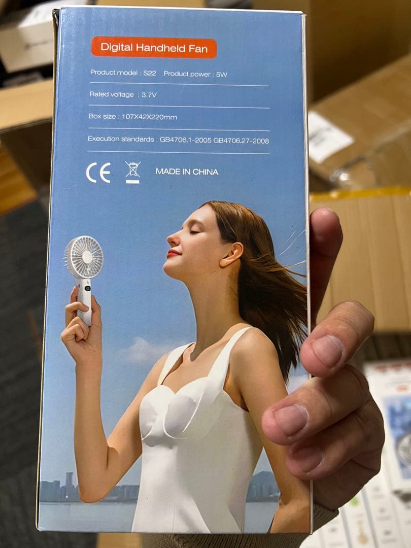 手持ちファン　充電、バッテリー交換どちらも可能　90個