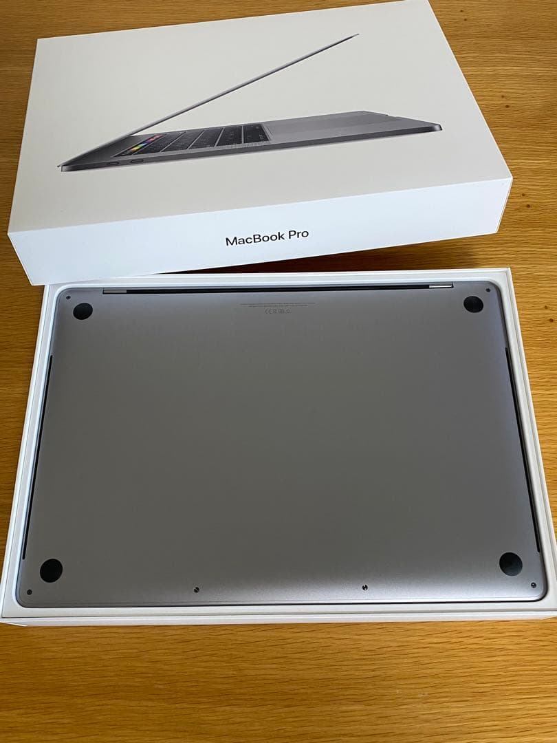 15-inch MacBook Pro 2019 高性能　MacBook本体