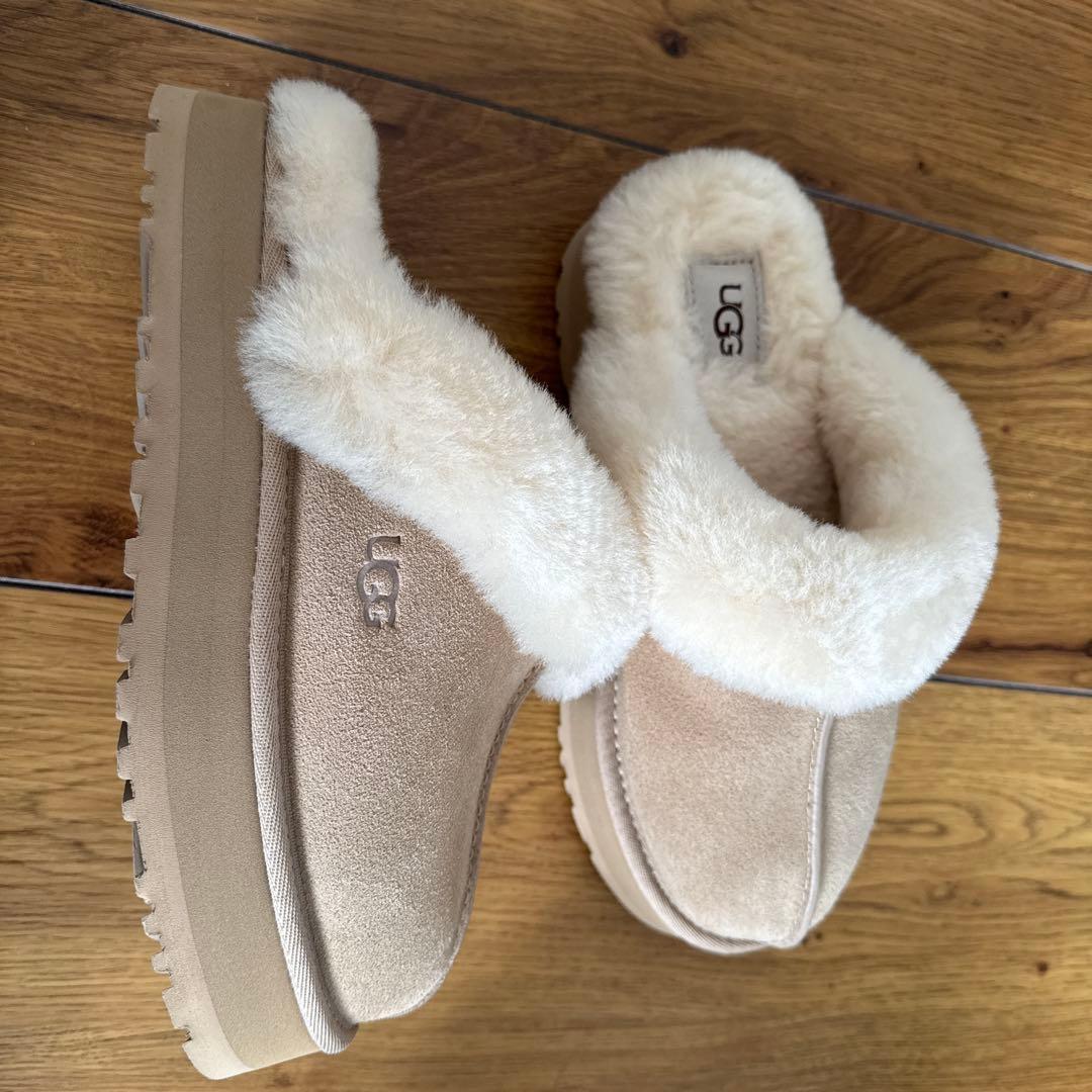 UGG DISQUETTE 厚底ムートンブーツ　ベージュ