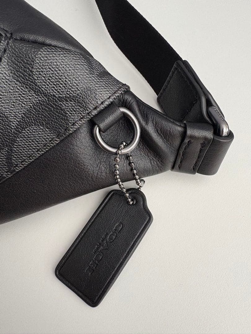 COACH ボディバッグ