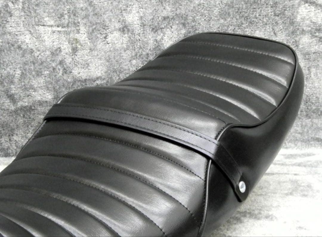 ゼファーχ　黒皮　タックロールシート/④取付参考画像有 あんこ抜き 完成品