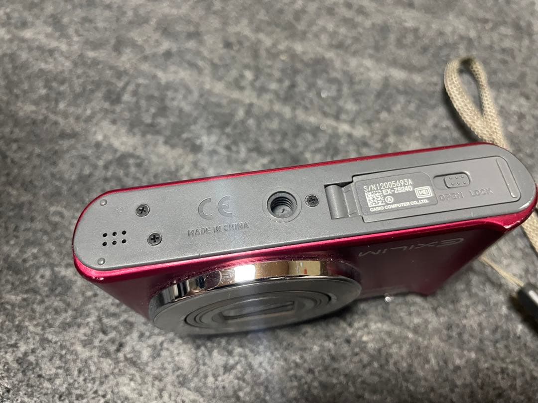 カシオデジタルカメラ　Exilim EX-ZS240