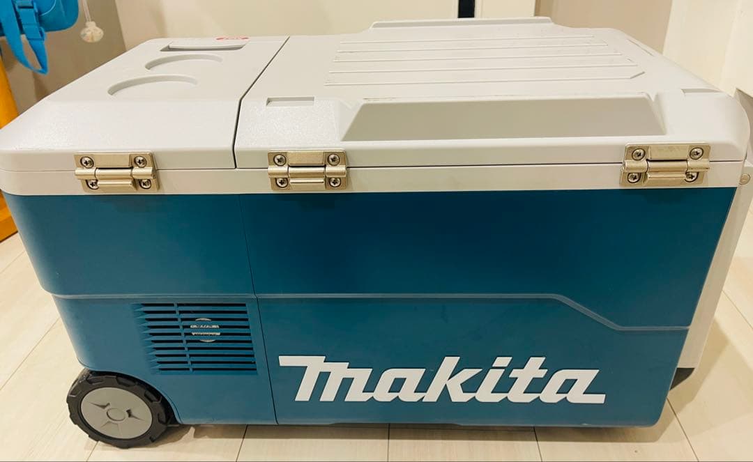 送料無料　MAKITA マキタ 充電式保冷温庫 CW001G クーラーボックス