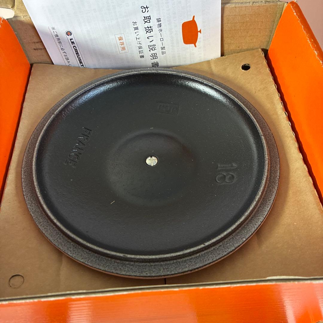 新品　ル•クルーゼ　ココットエブリィ18 センチ　外側薄いピンク内部ブラック