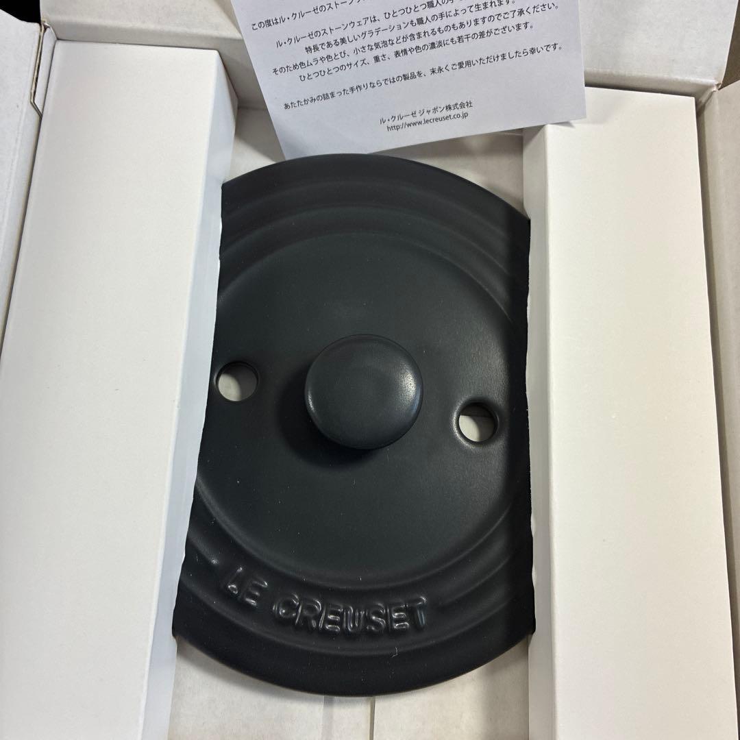 新品　ル•クルーゼ　ココットエブリィ18 センチ　外側薄いピンク内部ブラック