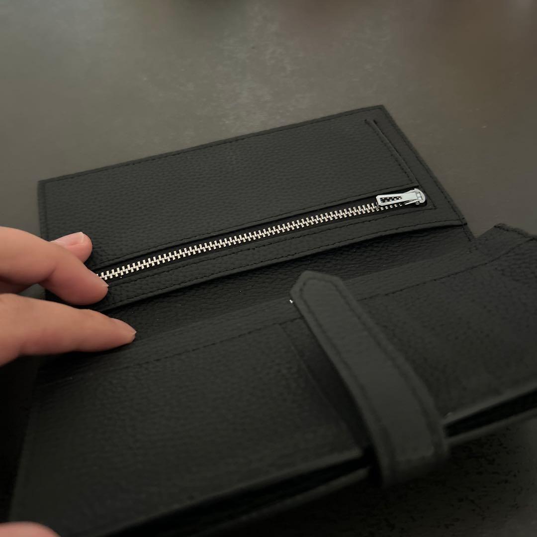 へろ ブラックレザー長財布 H型留め具付き