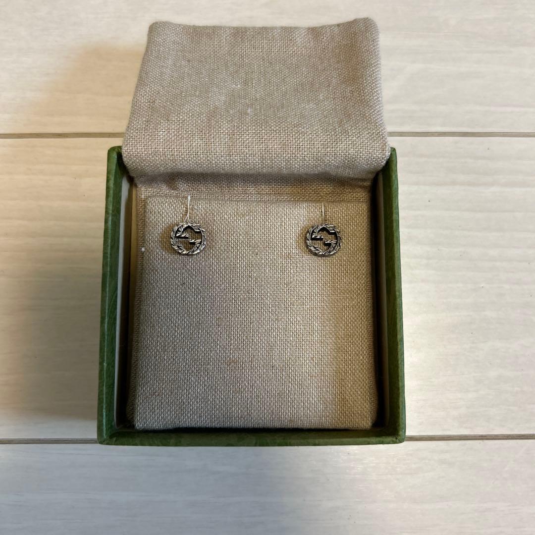 【新品無使用】GUCCIユニセックス　ピアス インターロッキングGピアス
