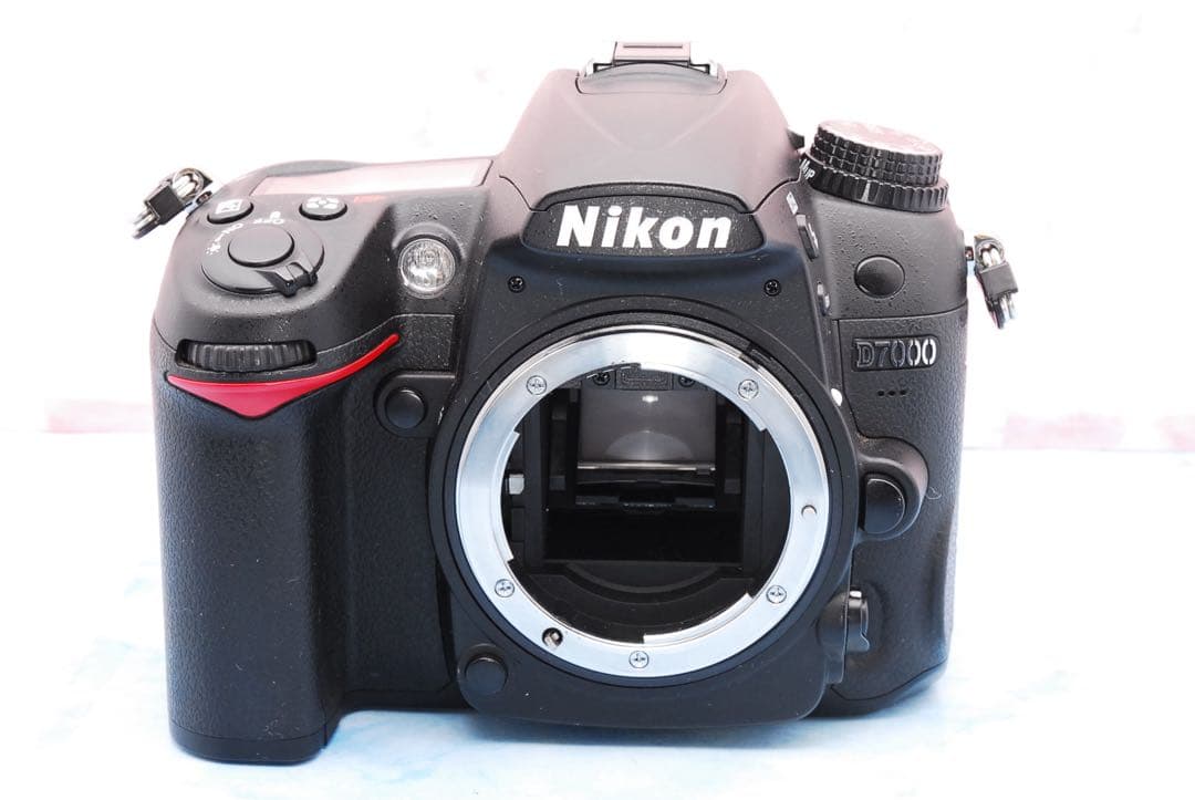 Nikon D7000☆一眼レフカメラ☆超望遠付Wレンズ☆バッグ付☆S数極少